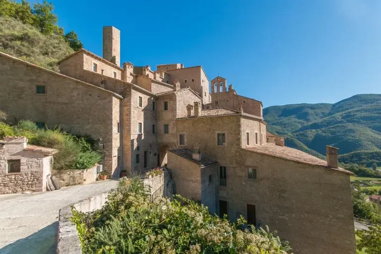 Architettura Vernacolare: Espressione Autentica del Rapporto Uomo-Ambiente