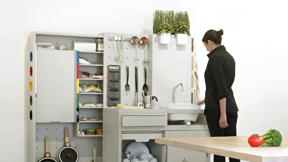 La cucina progettata da IDEO per il Concept Kitchen 2025 di IKEA esposta al Salone del Mobile di Milano e utilizzata da oltre 250.000 persone durante Milano expo 2015.