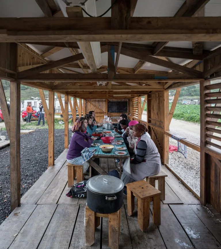Credits: https://www.archdaily.com/966201/community-kitchens-the-challenge-of-generating-roots-in-displaced-communities?ad_medium=gallery